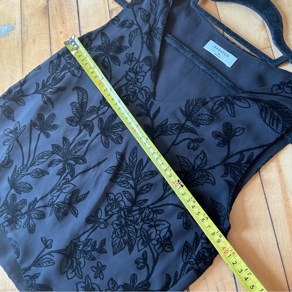 Aritzia Babaton Sz XS Murphy Black Floral Embroidered Sleeveless Blouse - Picture 11 of 11